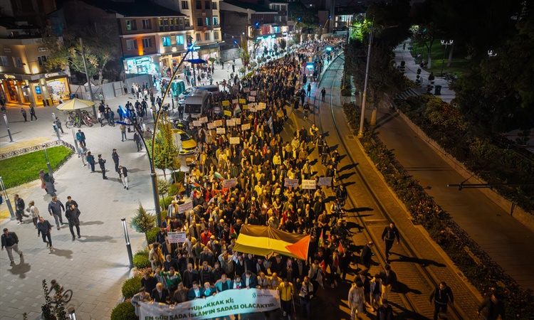 Kritik Açıklama: Konya'da Gazze'ye destek yürüyüşünde İsrail'in saldırıları protesto edildi: Gelişmeler Takip