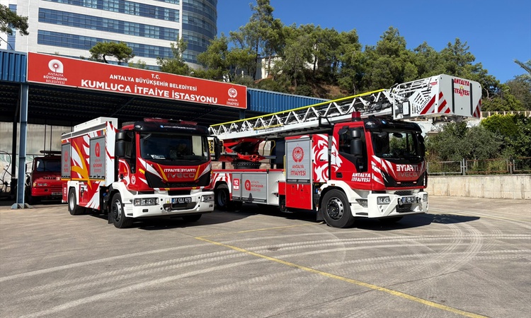 Kritik Açıklama: Kumluca itfaiyesine biri 42 metre merdivenli 2 yeni araç kazandırıldı ve Merak Edilenler