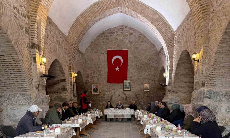 Kritik Açıklama: Kütahya Altıntaş'ta Kaymakam Yıldırım, Çakırsaz Köyü'nde talepleri dinledi ve Merak Edilenler