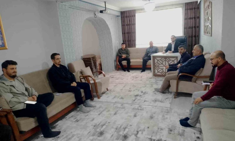 Kritik Açıklama: Kütahya Hisarcık'ta müftülük personeli Diyanet Gençlik Merkezi'nde kitap okudu. - Son Dakika