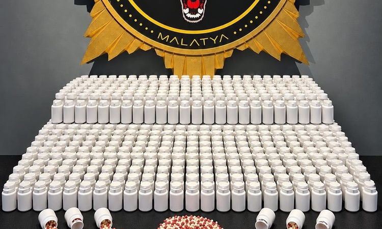Kritik Açıklama: Malatya'da narkotik operasyonda 46 bin 189 sentetik ecza hapı ele geçirildi