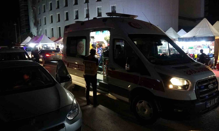 Kritik Açıklama: Malatya Yeşilyurt'ta park yeri kavgasında bıçak ve sopa kullanıldı, 4 kişi yaralandı