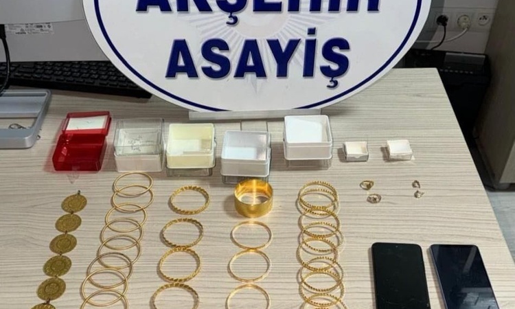 Kritik Açıklama: Manisa Kırkağaç'ta polis taklidi 2 şüpheli 6 milyon TL'lik altınla yakalandı - Son Dakika Bil