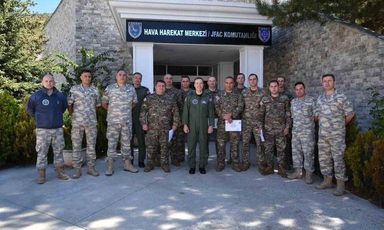 Kritik Açıklama: MSB, Gürcistan'dan 9 personelin katıldığı hava harekatı kursunun bittiğini tüm detaylarıyla p