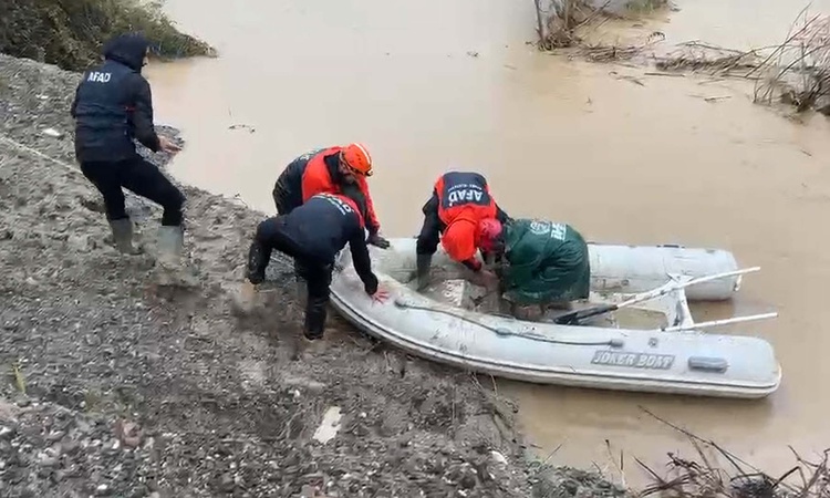 Kritik Açıklama: Muğla Dalaman'da su baskınında mahsur kalan 1 kişi ve 33 hayvan kurtarıldı