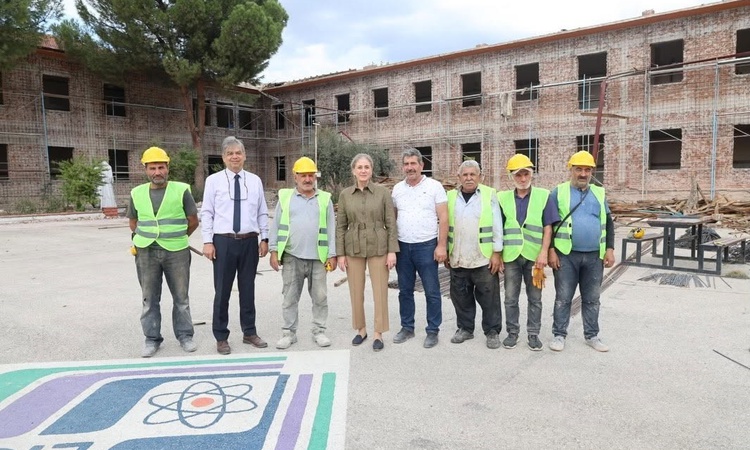 Kritik Açıklama: Nazilli Kaymakamı, deprem güçlendirmesi süren iki okulu yerinde inceledi: Gelişmeler Takip Ed