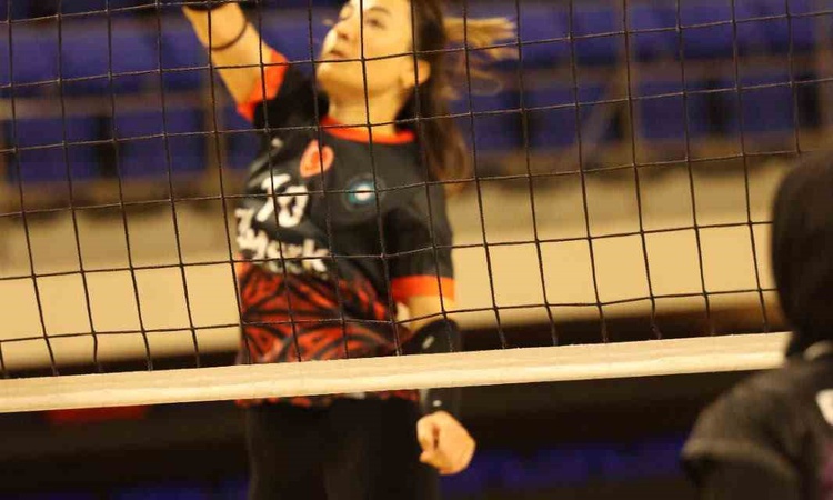 Kritik Açıklama: Niğde'de 4. Kamu Spor Oyunları'nda kadınlar voleybol şampiyonu Valilik A takımı oldu ve Merak