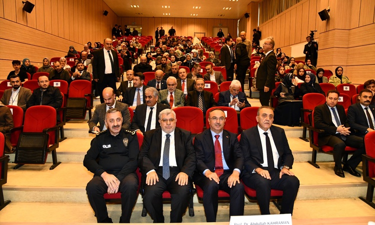 Kritik Açıklama: NKÜ sempozyumunda Vali Soytürk ekran bağımlılığına dikkati çekti: Gelişmeler Takip Ediliyor