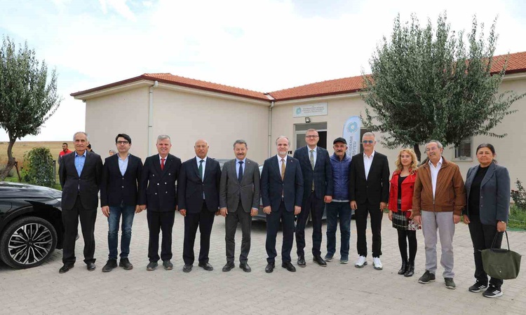 Kritik Açıklama: NÖHÜ'nün silajlık soya denemesinde dekara 2 bin 485 kilogram verim alındı ve Merak Edilenler