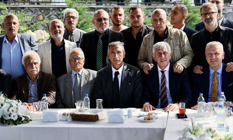 Kritik Açıklama: Oktay Saral’ın katılımıyla Karadenizli aileler dostluk buluşmasında bir araya geldi ve Merak