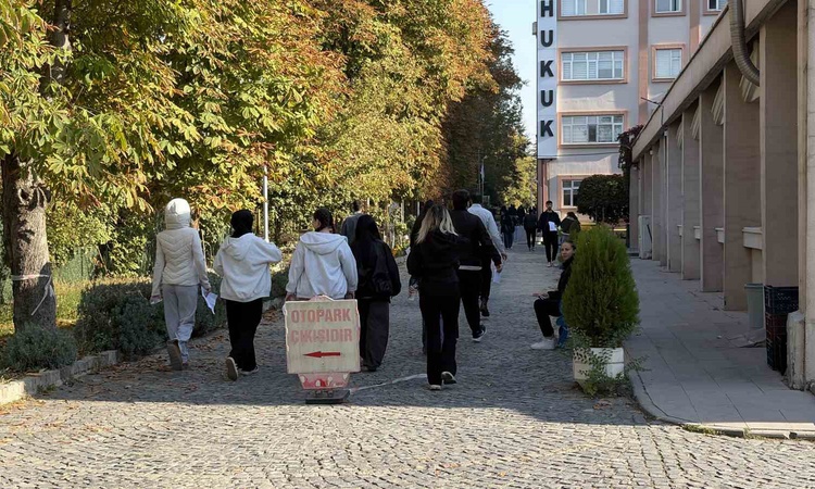 Kritik Açıklama: ÖSYM'nin düzenlediği KPSS Ortaöğretim sınavı 2 milyon 985 bin 438 adayla resmen start aldı
