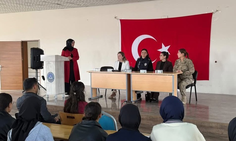 Kritik Açıklama: Patnos Devlet Hastanesi Başhekim Yardımcısı Kariyer Günleri'nde öğrencilerle buluştu