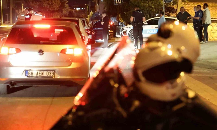 Kritik Açıklama: Polisin uygulamasında ruhsatsız tabanca ele geçirildi - Son Dakika Bilgileri