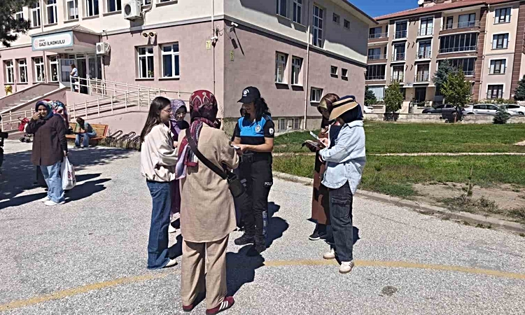Kritik Açıklama: Polisten öğrenci velilerine yeni eğitim yılında güvenlik bilgilendirmesi - Son Dakika Bilgile