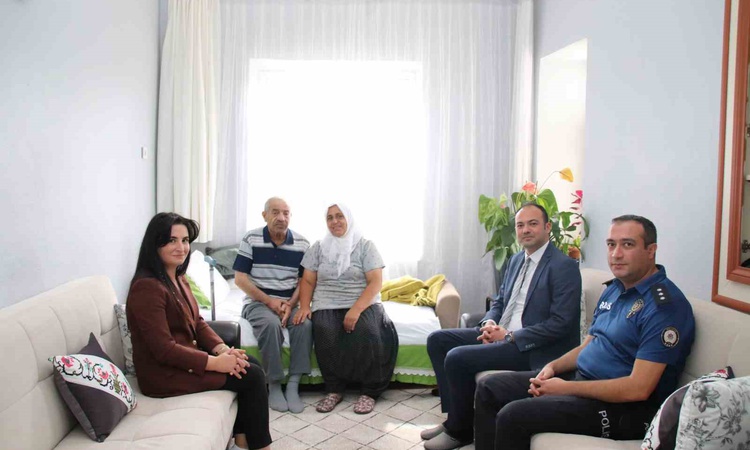 Kritik Açıklama: Pütürge Kaymakamı yaşlı ve rahatsız vatandaşları evlerinde ziyaret etti