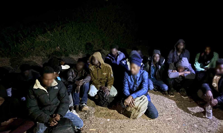 Kritik Açıklama: Sahil Güvenlik ve jandarma İzmir'de 3 ayrı operasyonda 73 düzensiz göçmen yakaladı