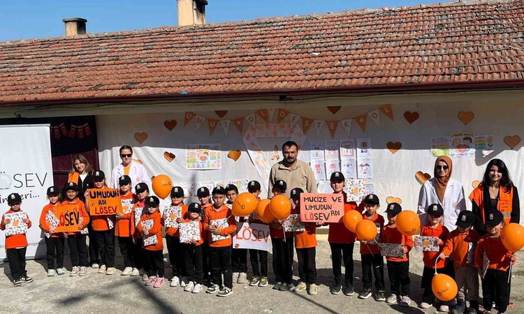 Kritik Açıklama: Samsun Vezirköprü'de Lösemili Çocuklar Vakfı ekibi 3 ilkokulda lösemi eğitimi verdi: Gelişmel