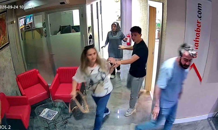 Kritik Açıklama: Şanlıurfa Karaköprü'de 5.4'lük depreme yakalanan Ruha TV çalışanları panik yaşadı - Son Dakik