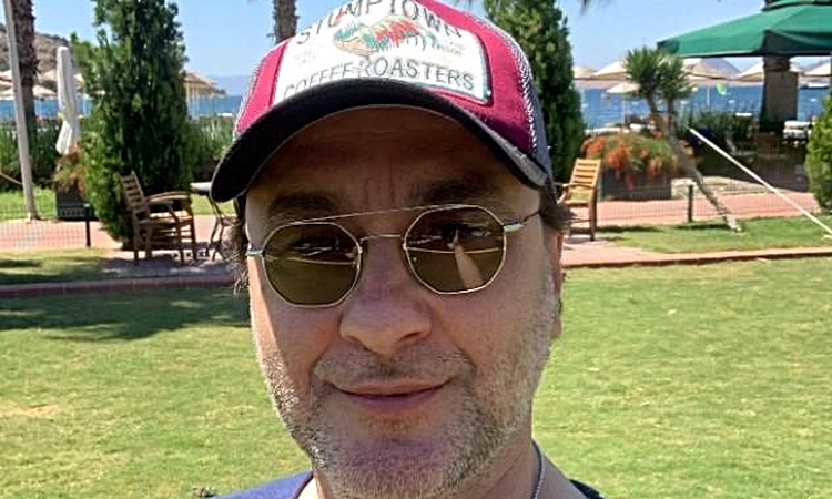 Kritik Açıklama: Şarkıcı Nev'in gerçek adı ne, Nev evli mi, bekar mı, çocuğu var mı?: Gelişmeler Takip Ediliyo