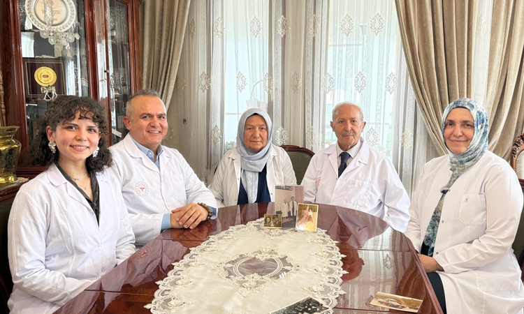 Kritik Açıklama: Sılay ailesinin doktorluk geleneği Ravza Zeynep'in mezuniyetiyle 4'üncü kuşağa ulaştı