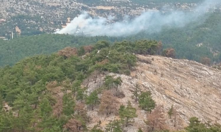 Kritik Açıklama: Silifke ve Anamur'da Yıldırım Kaynaklı Orman Yangınları Kontrol Altında | İşte Tüm Ayrıntılar