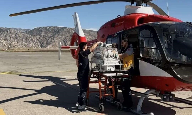 Kritik Açıklama: Silopi'de tedavi gören bebek, helikopter ambulansla Elazığ'a sevk edildi - Son Dakika Bilgile