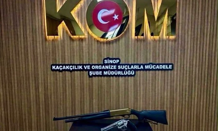 Kritik Açıklama: Sinop ve Samsun'da eş zamanlı ruhsatsız silah operasyonunda 9 zanlı yakalanarak gözaltına sev