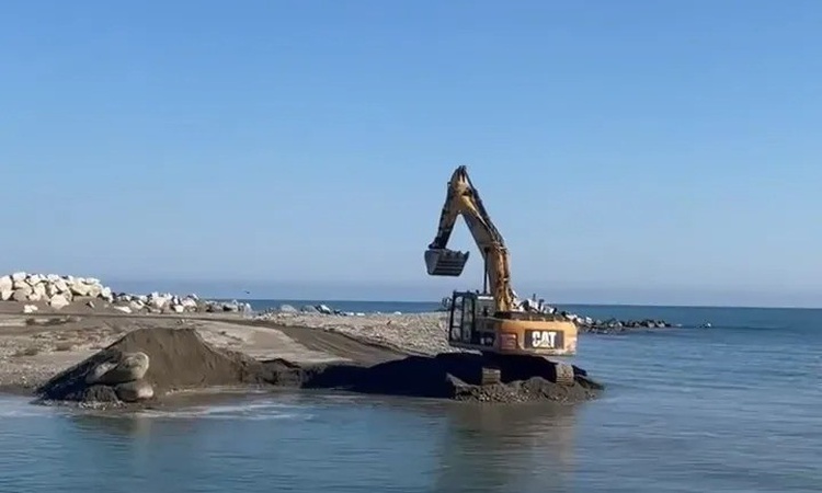 Kritik Açıklama: Sinop'ta Ayancık Kaymakamlığı zarar gören balıkçı barınağında temizlik başlattı - Son Dakika