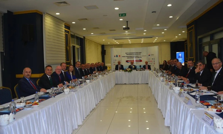 Kritik Açıklama: Sinop'ta ÜNİ-DOKAP ve Batı Karadeniz birlikleri YÖK Başkanı ile toplandı