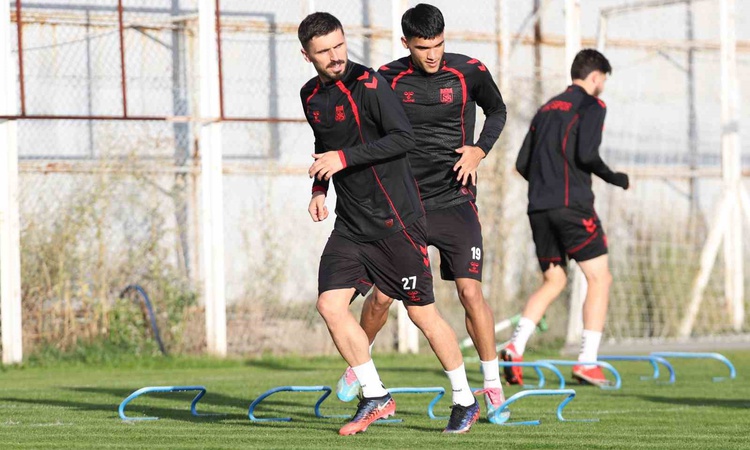 Kritik Açıklama: Sivasspor, Bandırmaspor deplasmanı için 13 Ekim'deki maçın hazırlıklarını sürdürdü | İşte Tüm