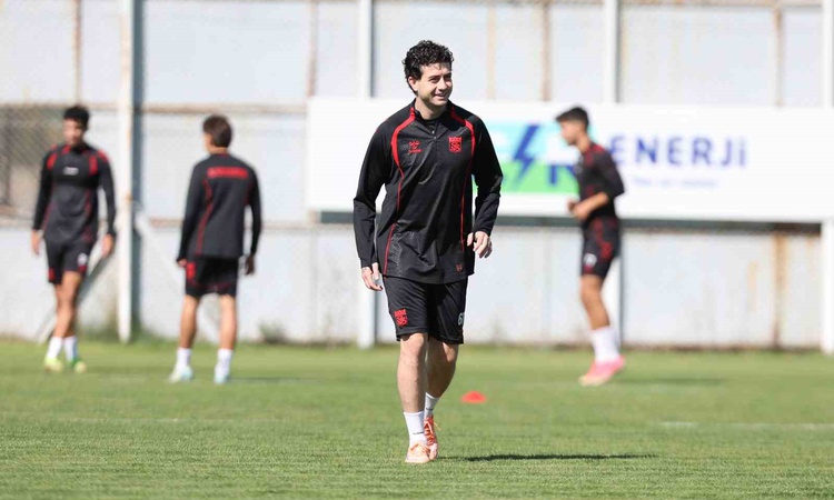 Kritik Açıklama: Sivasspor, Bandırmaspor maçı hazırlığında taktik ağırlıklı antrenman yaptı ve Merak Edilenler