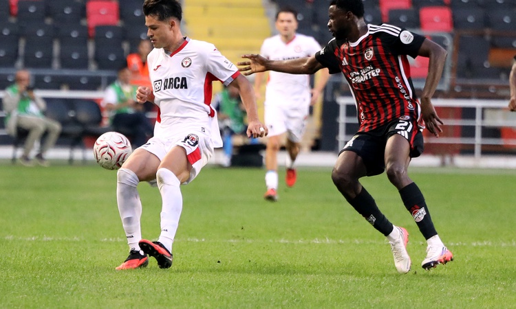 Kritik Açıklama: Süper Lig'in 7. haftasında Gaziantep FK, sahasında Arca Çorum FK'ya 3-0 yenildi