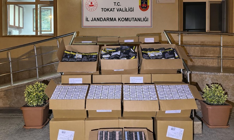 Kritik Açıklama: Tokat'ta jandarma aracı durdurdu, kaçak tütünde 2 şüpheli yakalanarak gözaltına sevk edildi: