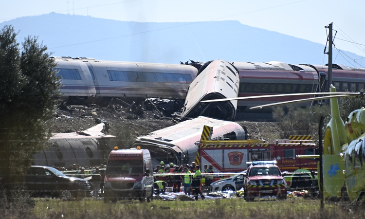 Kritik Açıklama: Toledo'daki tren kazasında 68 kişi ölünce İspanya'da 3 günlük ulusal yas resmen start aldı |