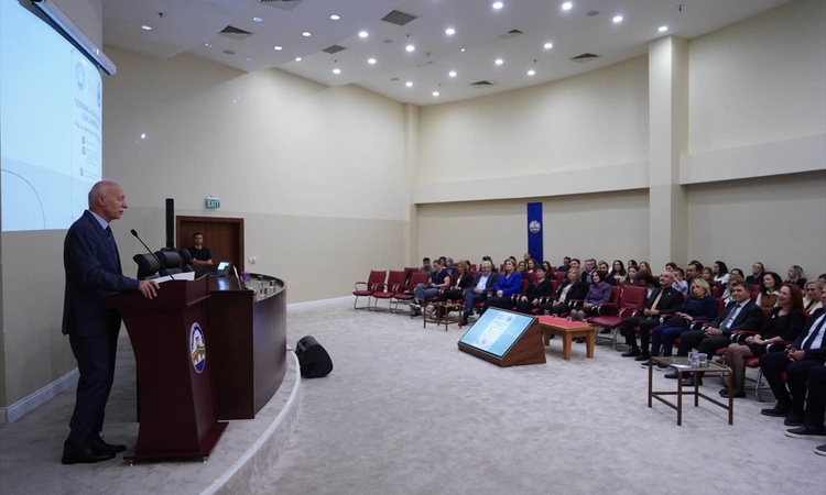 Kritik Açıklama: Trakya Üniversitesinde emekli Prof. Dr. Acunaş onuruna yenidoğan paneli düzenlendi