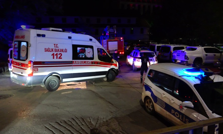 Kritik Açıklama: Tunceli'de kontrolden çıkan otomobil büfeye çarptı, 5 kişi yaralandı - Son Dakika Bilgileri