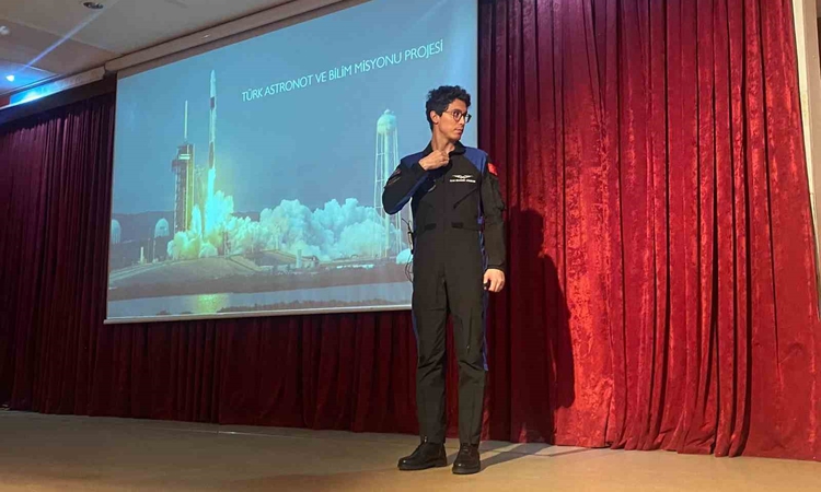 Kritik Açıklama: Türkiye’nin ikinci astronotu Tuva Cihangir Atasever, Ankaralı öğrencilerle uzay yolculuğunu p