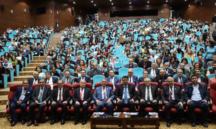Kritik Açıklama: Uşak’ta Yeşil Mutabakat ve Sürdürülebilir Enerji Politikaları Çalıştayı resmen start aldı - S