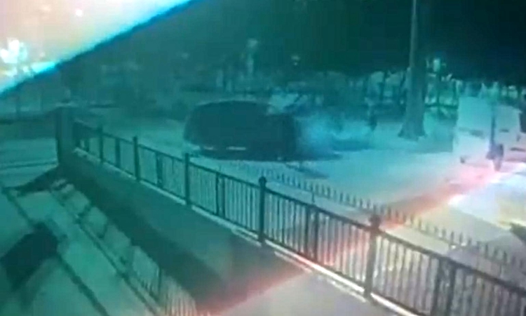 Kritik Açıklama: Uygulama noktasında polis aracına çarpıp kaçan sürücü hakkında tutuklama kararı verildi - Son