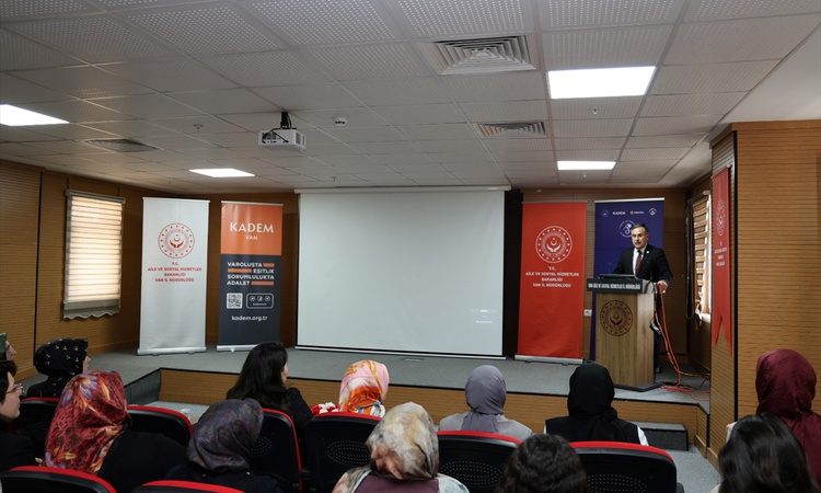 Kritik Açıklama: Van'da kadınlara yapay zeka eğitimi Aile ve Sosyal Hizmetler İl Müdürlüğünde verildi: Gelişme