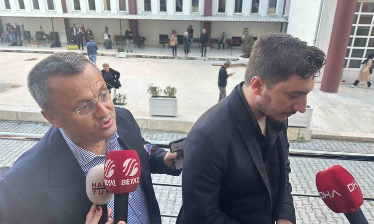 Kritik Açıklama: Yalova'da Güllü'nün ölümüne ilişkin davada ikinci duruşma öncesi oğlu adliyeye geldi ve Merak