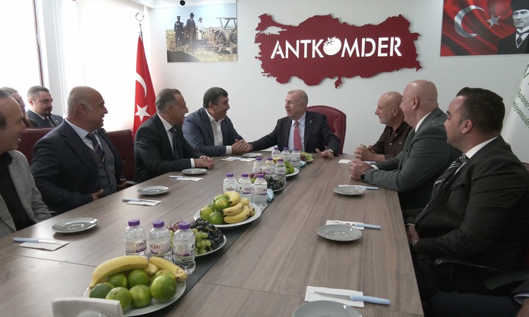 Kritik Açıklama: Zafer Partisi Genel Başkanı Özdağ, Antalya'daki hal derneğinde Akcan ile görüştü ve Merak Edi