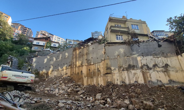 Kritik Açıklama: Zonguldak'ta çöken binanın çevresinde 28 daire için daha tahliye kararı verildi ve Merak Edil
