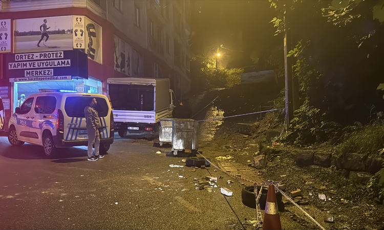 Kritik Açıklama: Zonguldak'ta metruk binanın bir bölümü yağış nedeniyle çöktü - Son Dakika Bilgileri