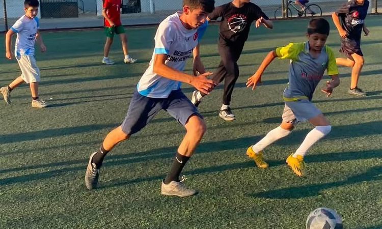 Gündemden Son Bilgiler: Kur’an kursu öğrencileri futbolla kardeşlik bağlarını güçlendiriyor - Son Dakika Haber