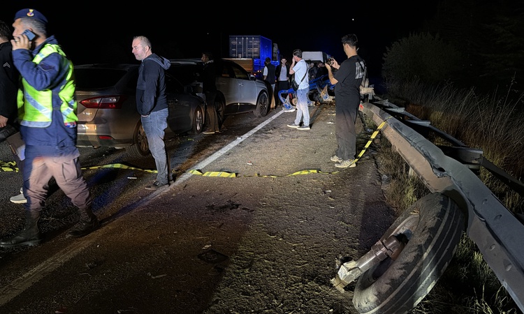 Kütahya'da 4 aracın karıştığı zincirleme kazada 7 kişi yaralandı ve Merak Edilenler