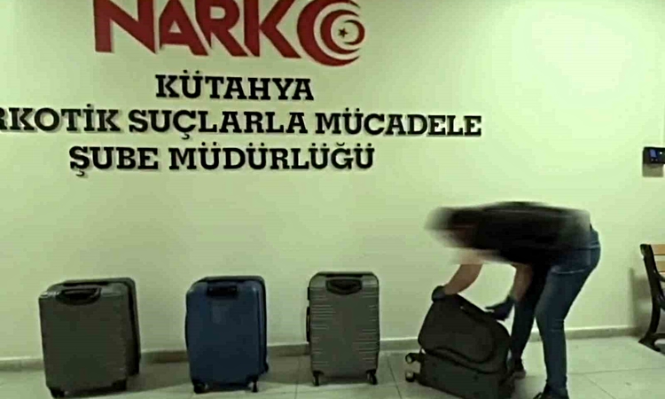 Kütahya’da narkotik operasyonu: Valizlerden 98,74 kilo pregabalin çıktı
