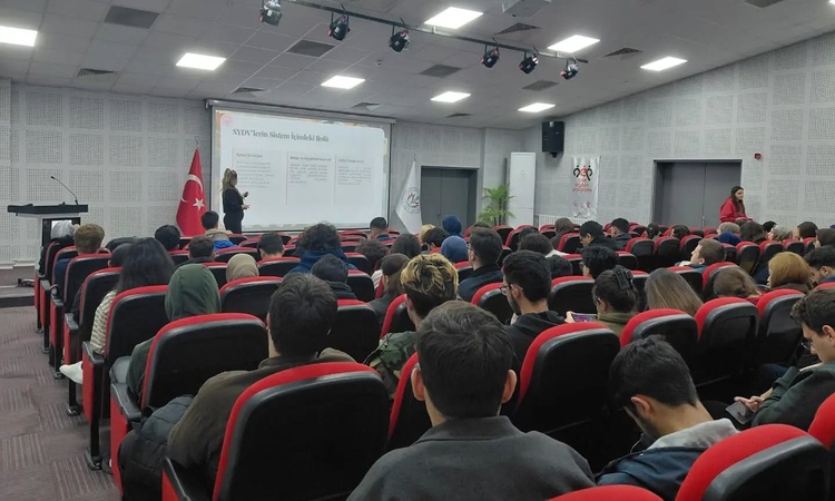 Kütahya'da öğrencilere gönüllülüğü yaygınlaştıracak 'İyilik Var' platformu tanıtıldı: Gelişmeler Takip Ediliyo