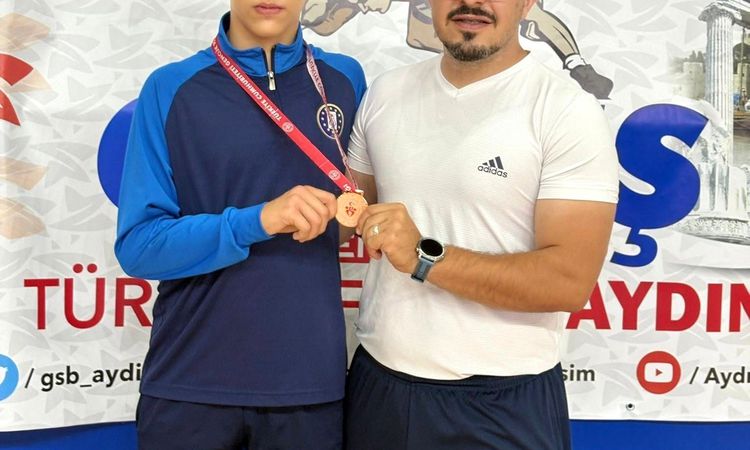 Kütahya wrestler Mert Başarı places third in Turkey.