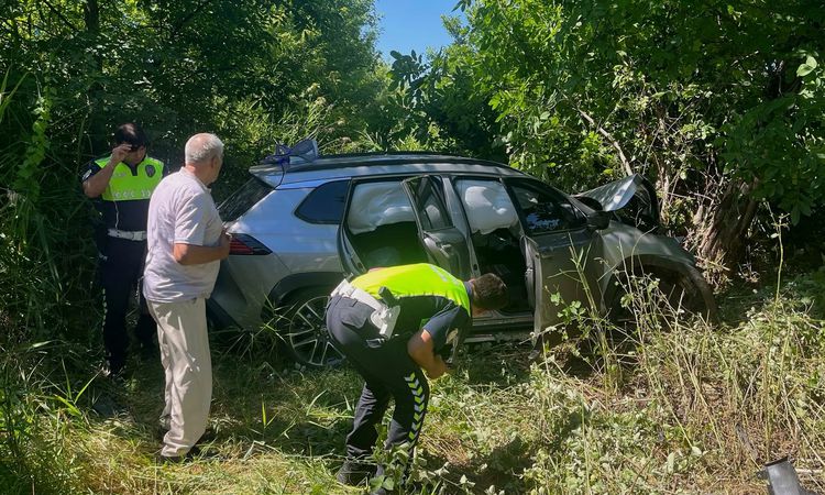 The jeep had a flat tire and fell into the ditch; 3 injured - News